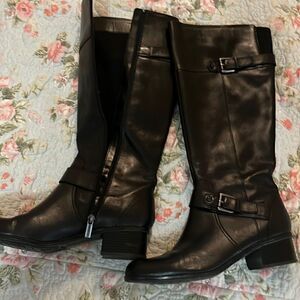 Bandolino black leather boots